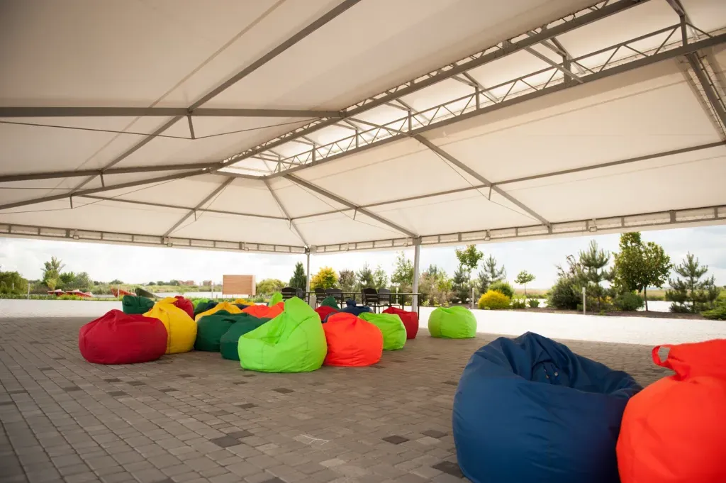 Z czego robi się hale namiotowe